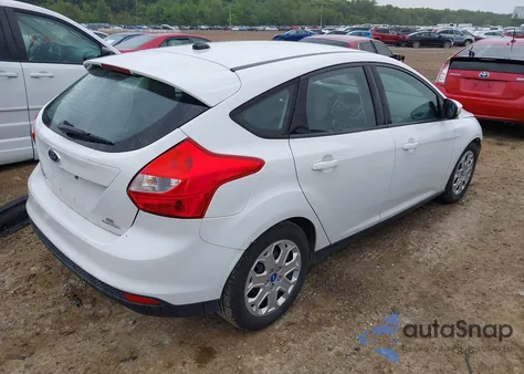 2014 Ford Focus Se z USA, uszkodzony, nr VIN 1FADP3K21EL376148